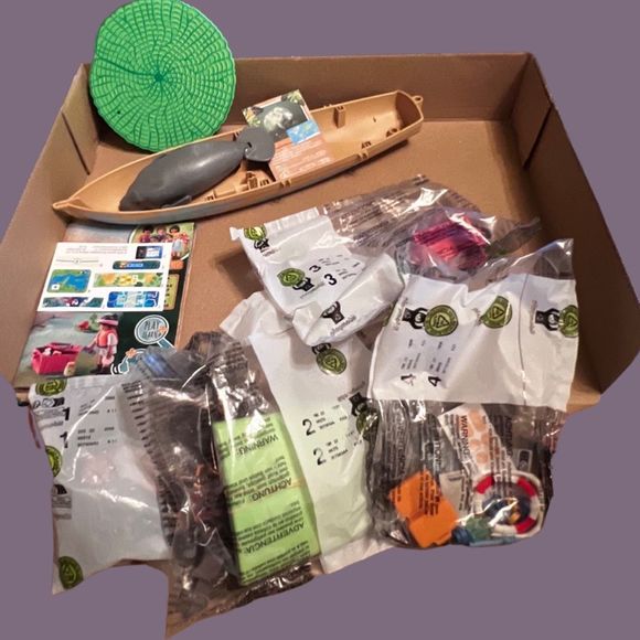 NIB Playmobil Wiltopia Boat Trip to the Manatees Animals Sustainable Toy 71010 - Picture 3 of 5